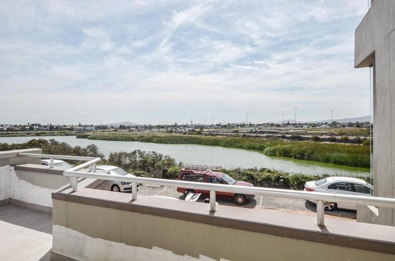 To Let 2 Bedroom Property for Rent in Dolphin Beach Western Cape